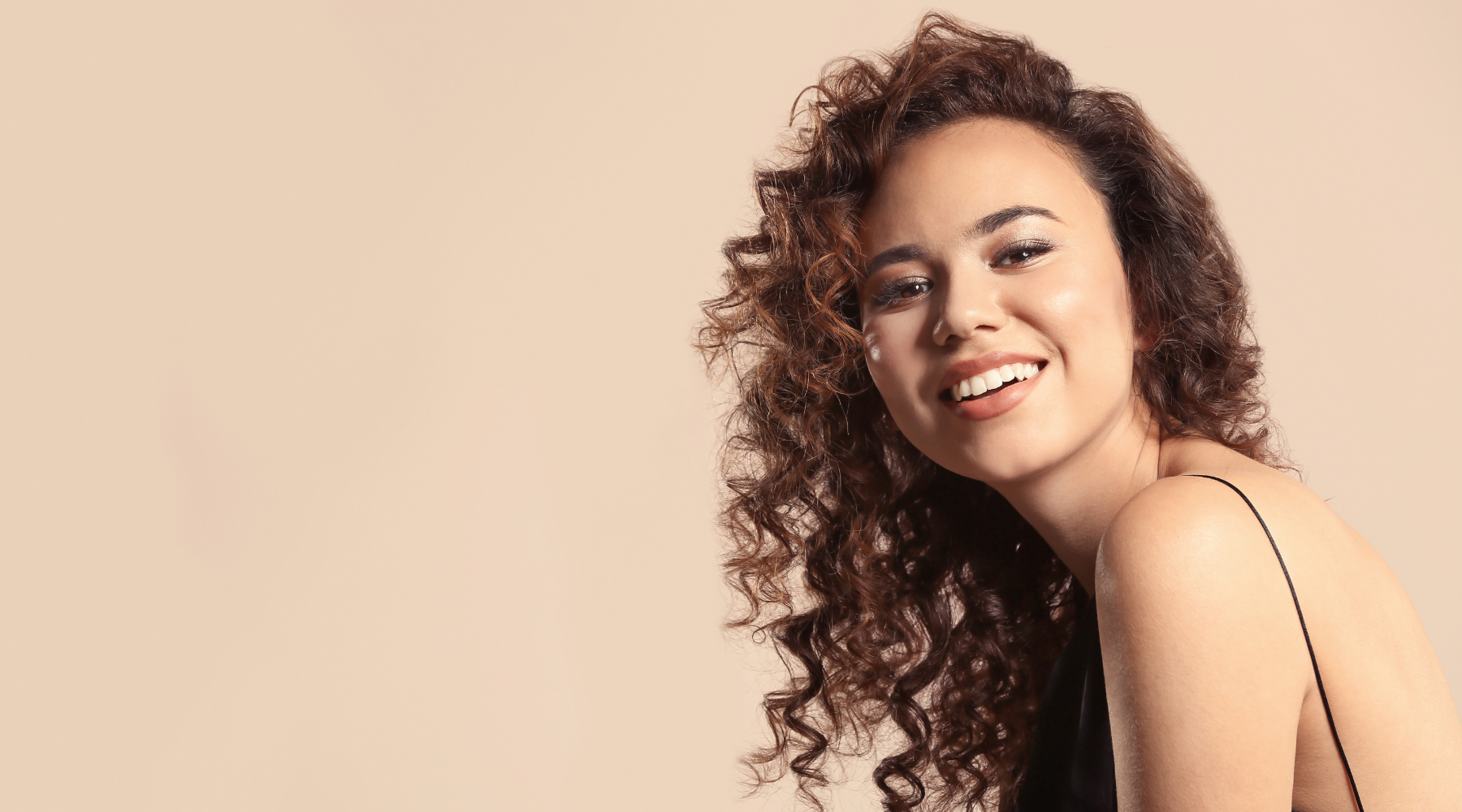 Wie man seine Locken richtig Stylt