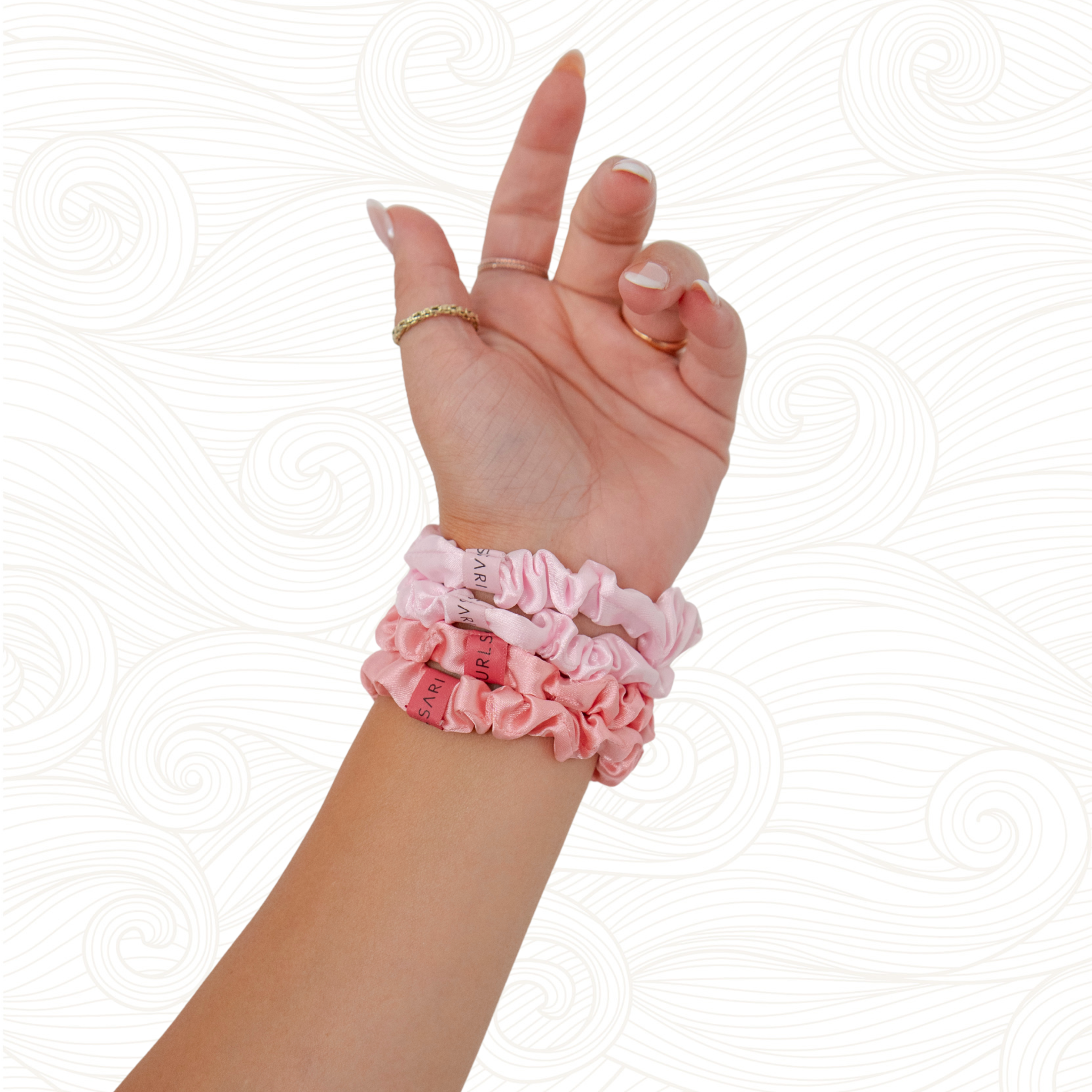 SARI CURLS | Silky Satin Small Scrunchies - 4er Set - Dark Pink / Light Pink Scrunchie SARI CURLS