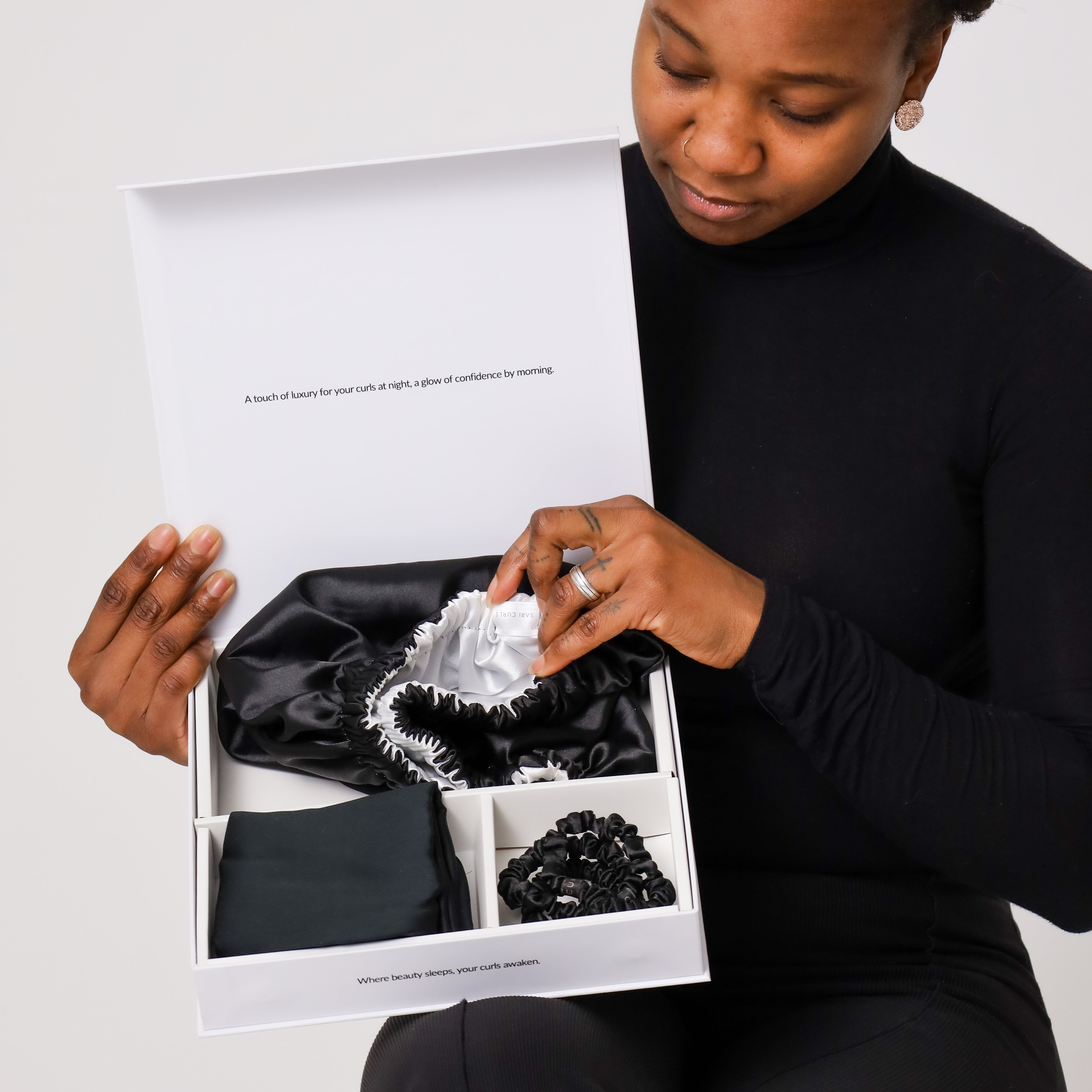 SARI CURLS | Schlaf- und Satin Box - Cloud/Onyx Satin Bundle SARI CURLS