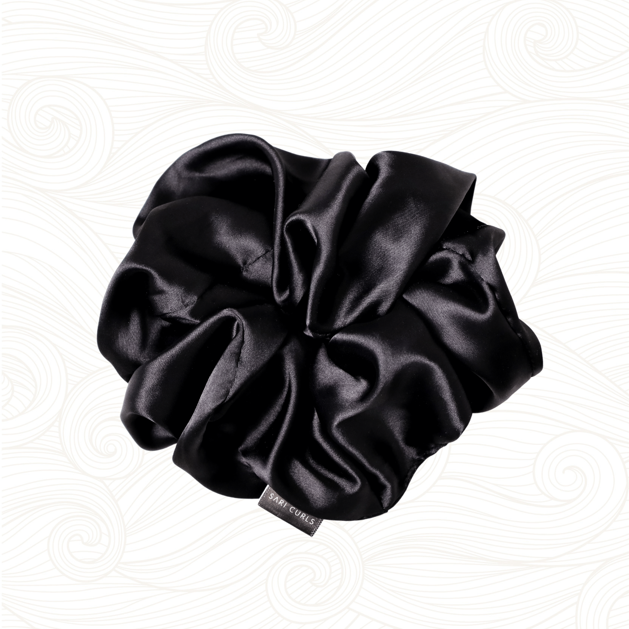 SARI CURLS | Silky Satin XL Scrunchie - Onyx Scrunchie SARI CURLS | Dein Lockenshop